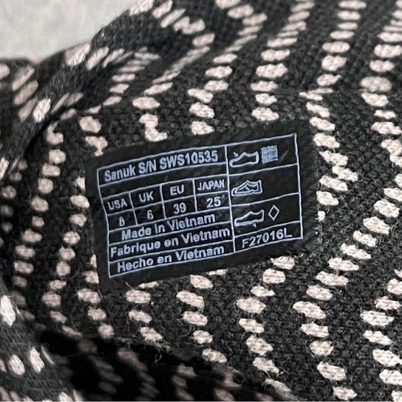 Sanuk Yoga Sling Sandals with a Black and White Pattern Size 8 - Picture 6 of 7